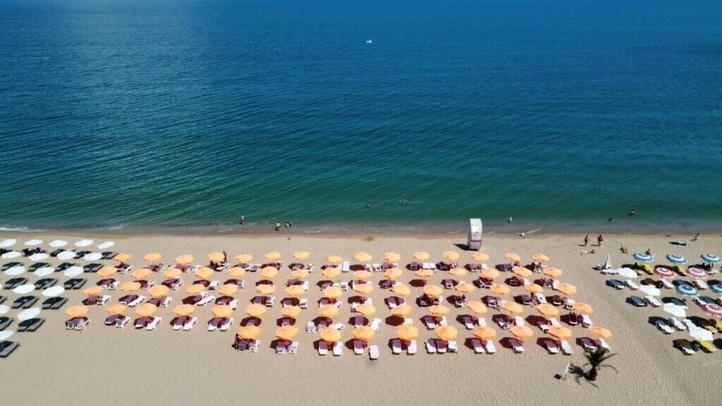 Palm Beach 4* қонақ үйі