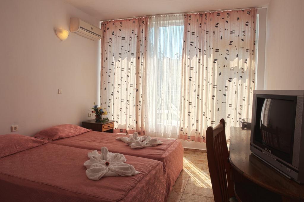 Фото Sunny Varshava 3*