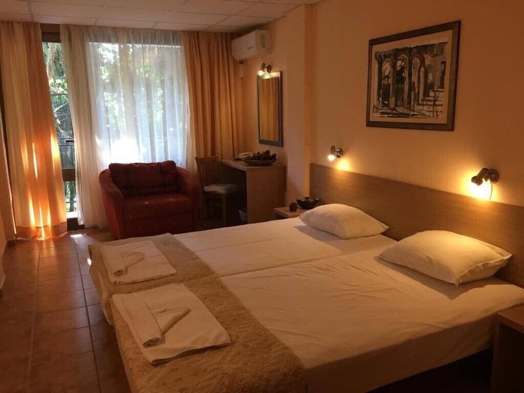 Фото Hotel Briz 3*