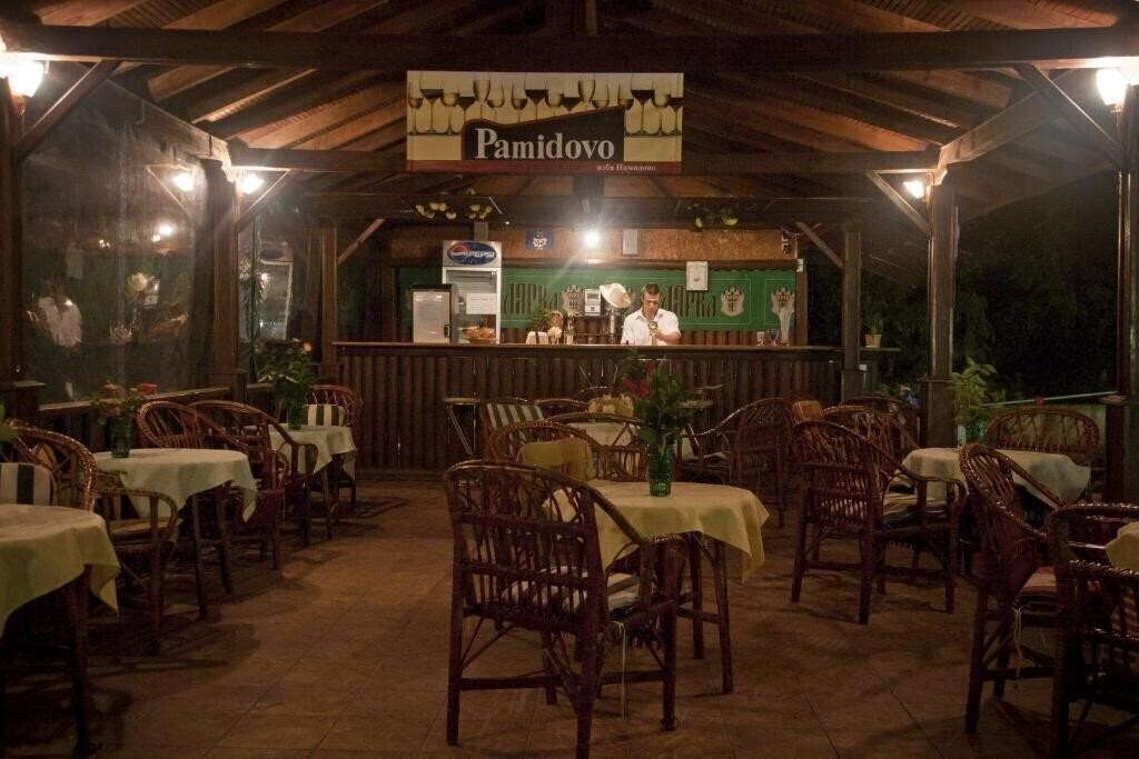 Отель Hotel Varshava 2*