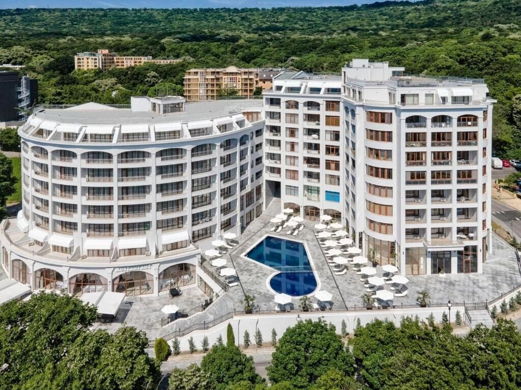 Отель Continental Apartments 4*