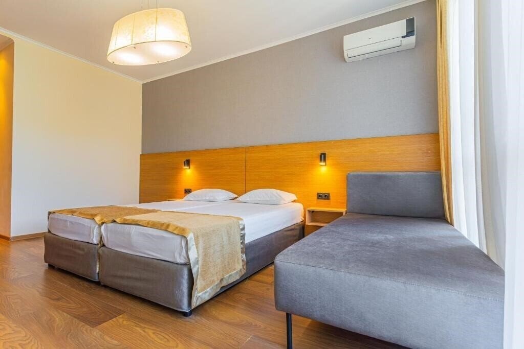 Фото Aparthotel Golden Line 4*