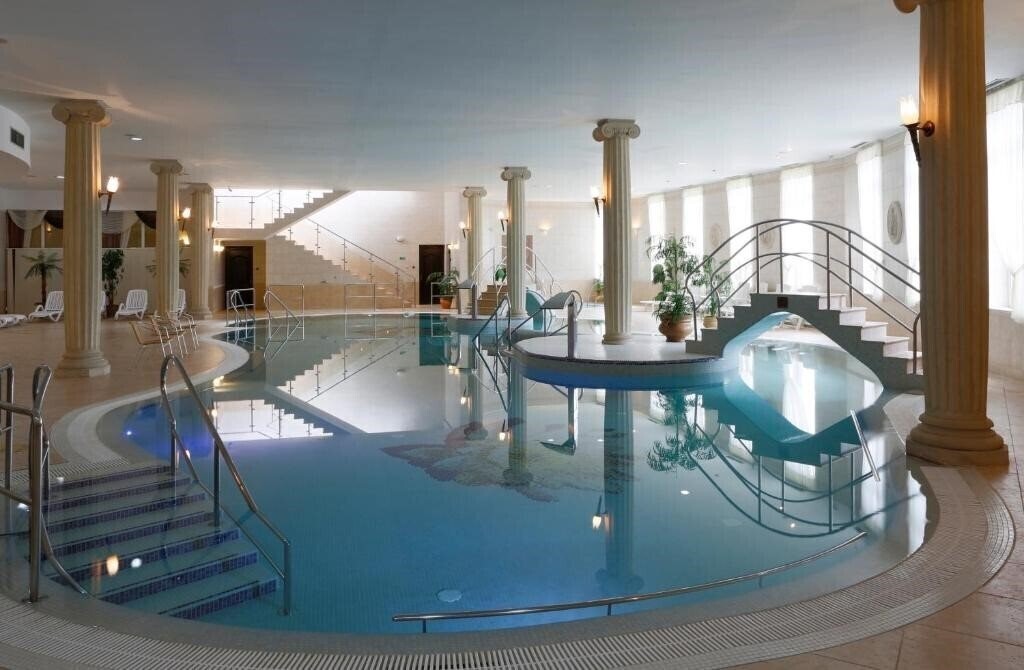 Фотография Bristol Main House 4*