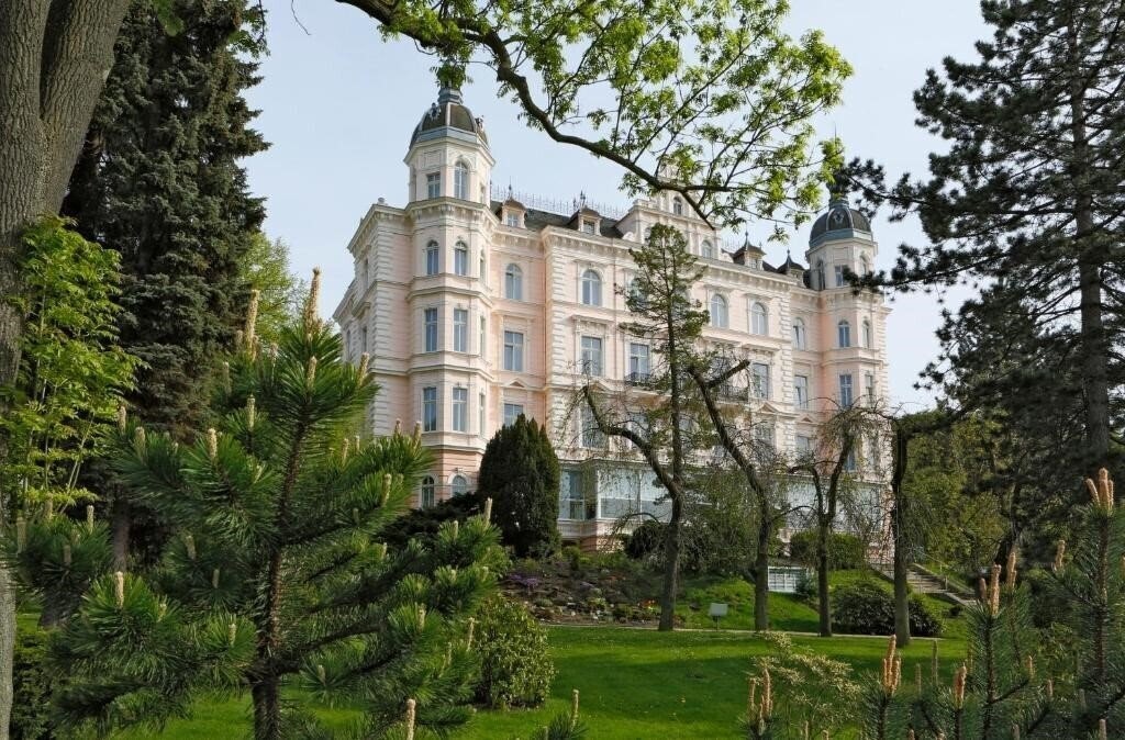 Отель Bristol Palace 4*