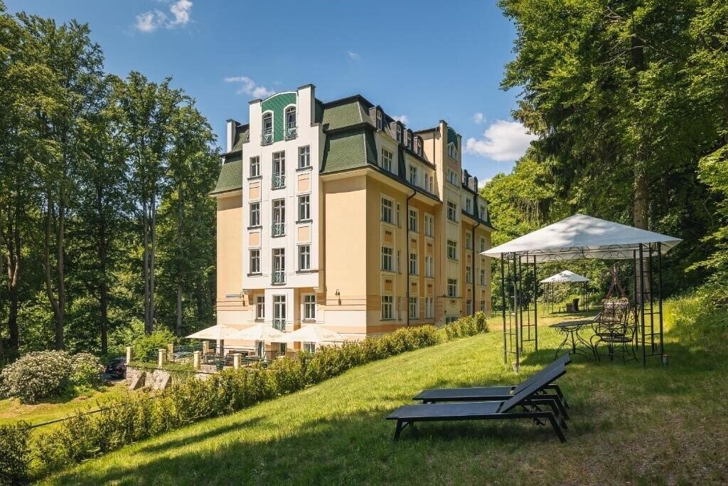 Отель Villa Savoy 4*