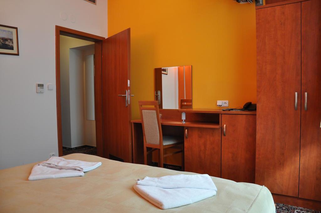 City Central 3* суреті