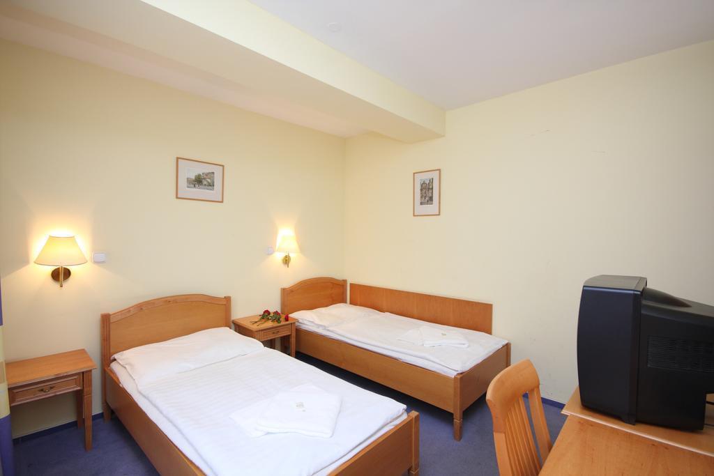 Claris 3* суреті