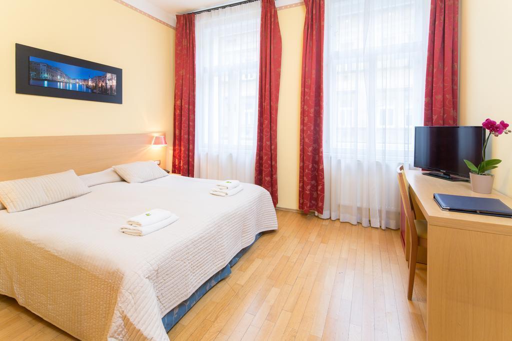 City Lounge Hotel 3* қонақ үйі