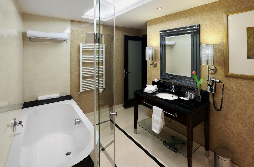 Kings Court Hotel 5* фотосуреті