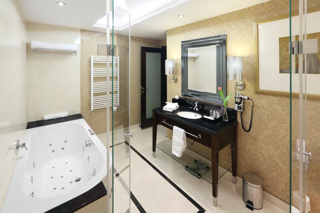 Kings Court Hotel 5* суреті