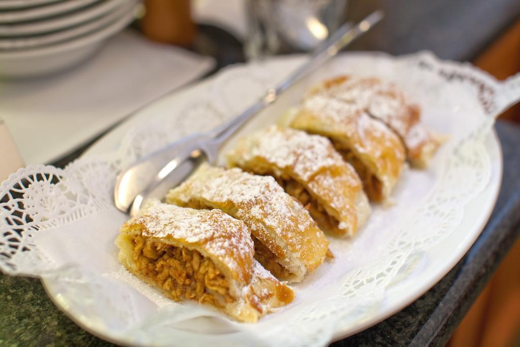 Hotel 16 4* фотосуреті