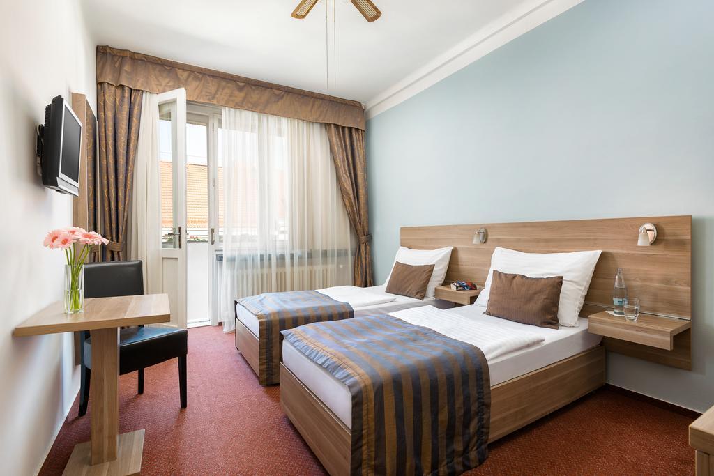 Отель Hotel Meda - Art Of Museum Kampa 4*