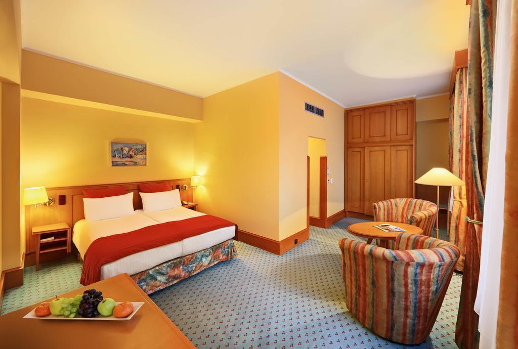 International Hotel 4* суреті