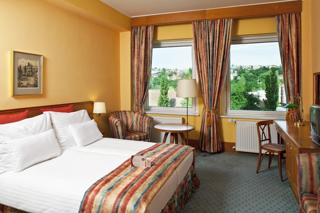 International Hotel 4* суреті