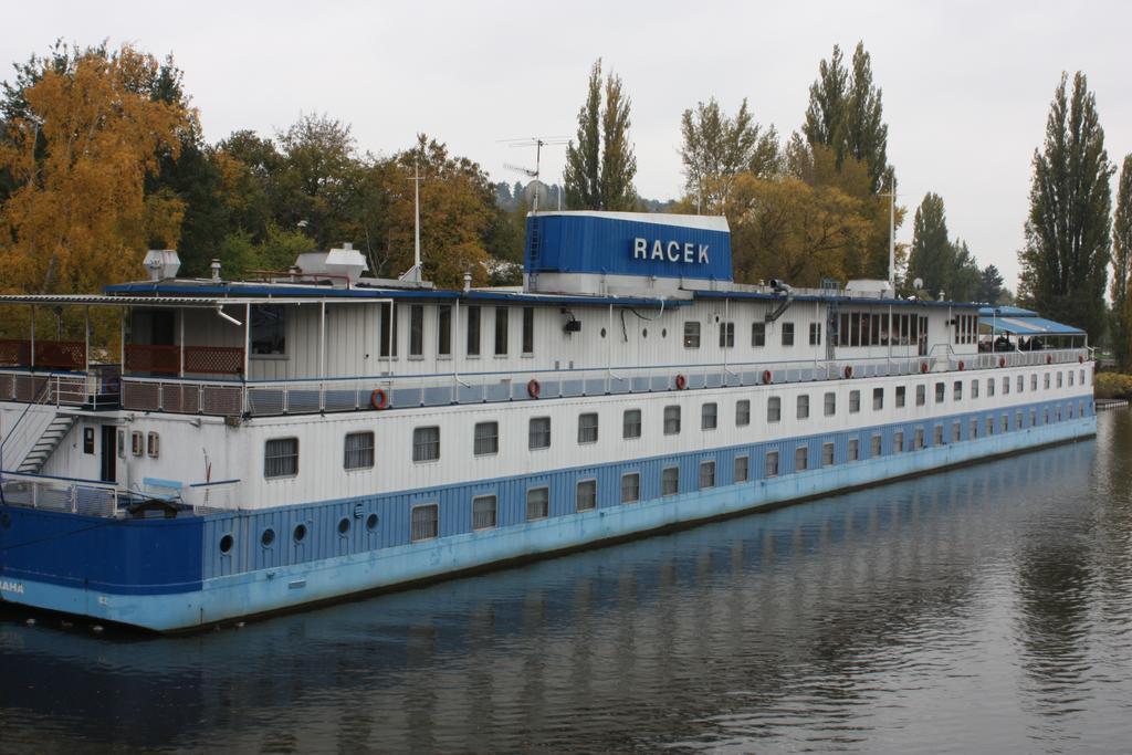Отель Botel Racek 3*