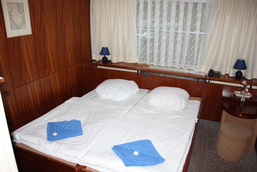 Фото Botel Racek 3*
