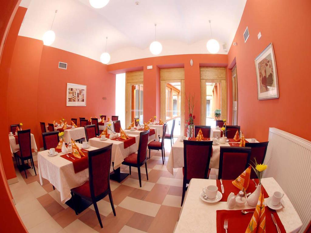 Ea Hotel Embassy Prague 4* фотосуреті