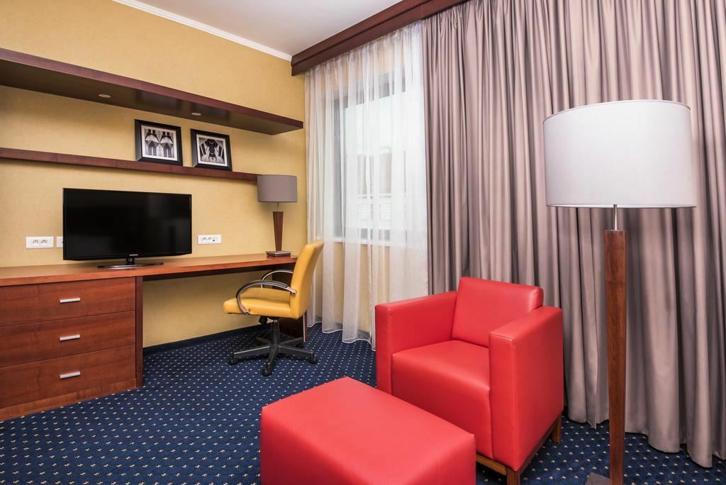 Фото Courtyard Prague City 4*