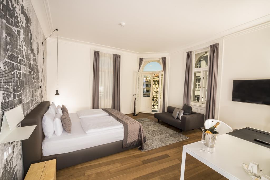 Отель Golden Crown 4*