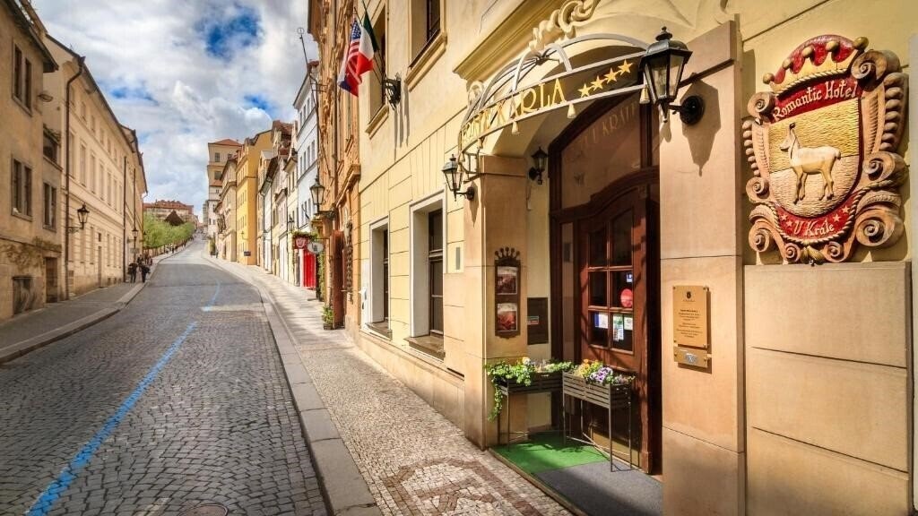 King Charles 4* қонақ үйі