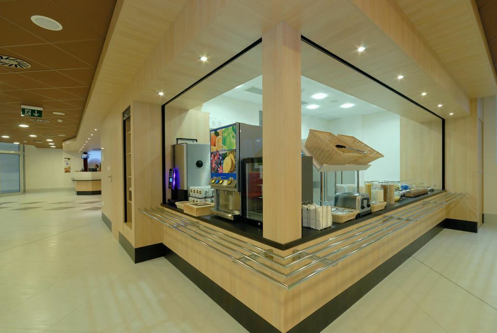 Фото B & B Hotel Prague-City 3*