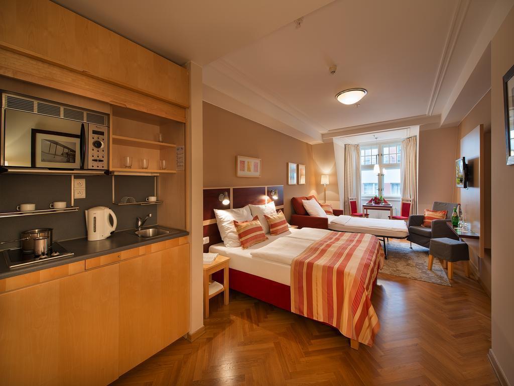 Julis 4* суреті