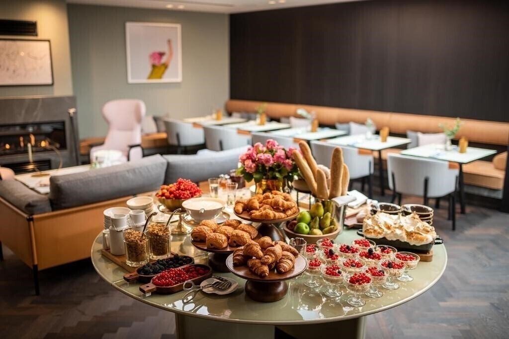 Maximilian 4* суреті