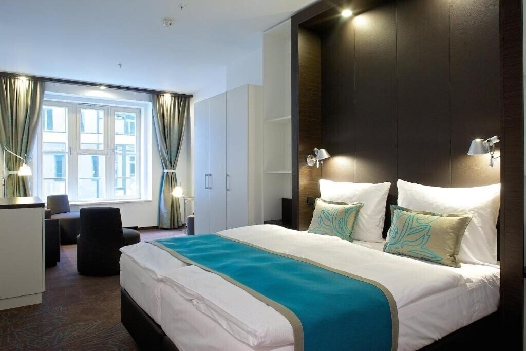 Фото Motel One Praha 3*
