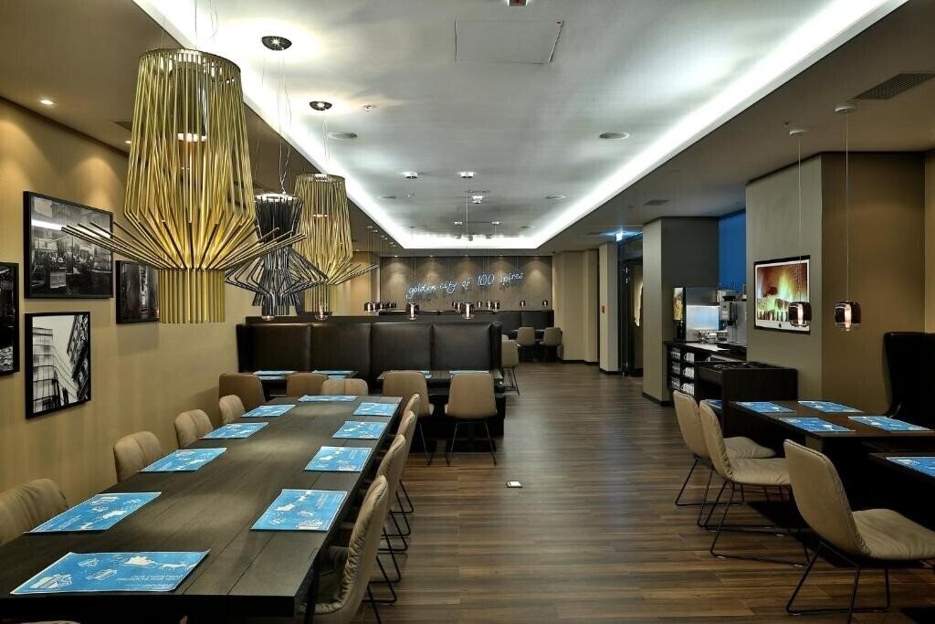 Motel One Praha 3* суреті