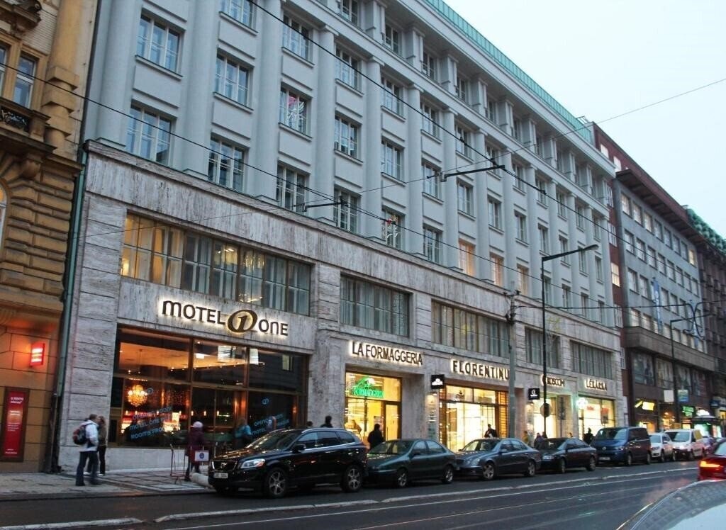 Motel One Praha 3* суреті