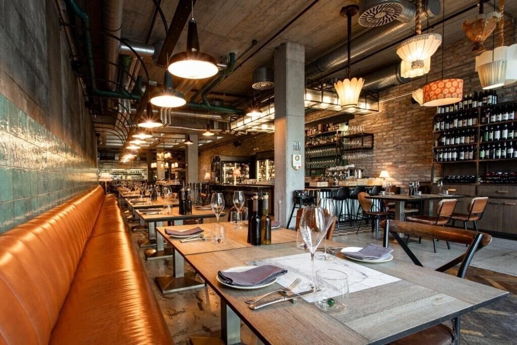 Urban Creme 5* суреті