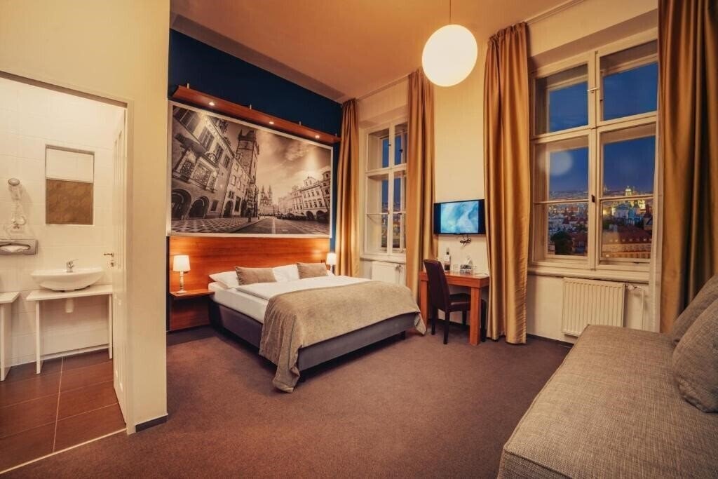 Metropolitan Old Town Hotel 3* суреті