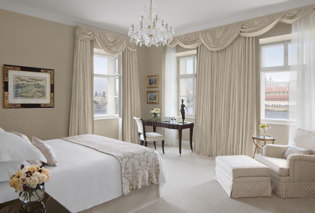 Four Seasons 5* қонақ үйі