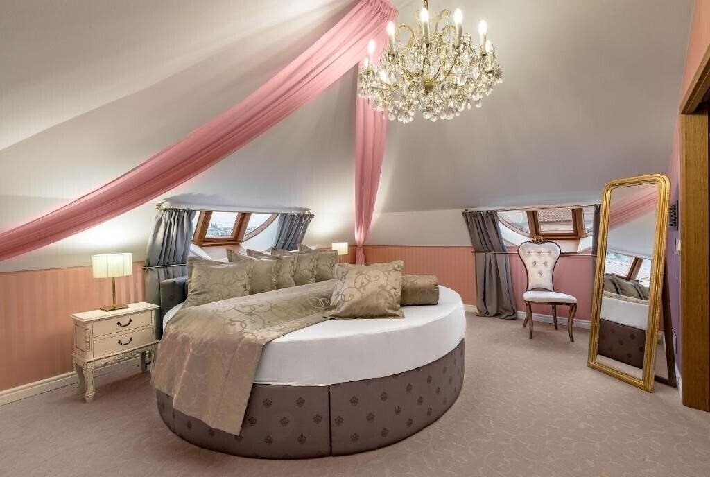 Hoffmeister 5* суреті