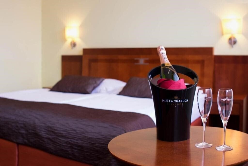 Bila Labut 4* суреті