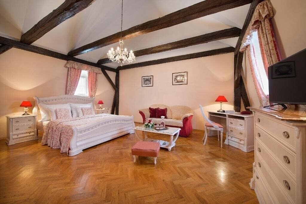 Отель Constans 4*