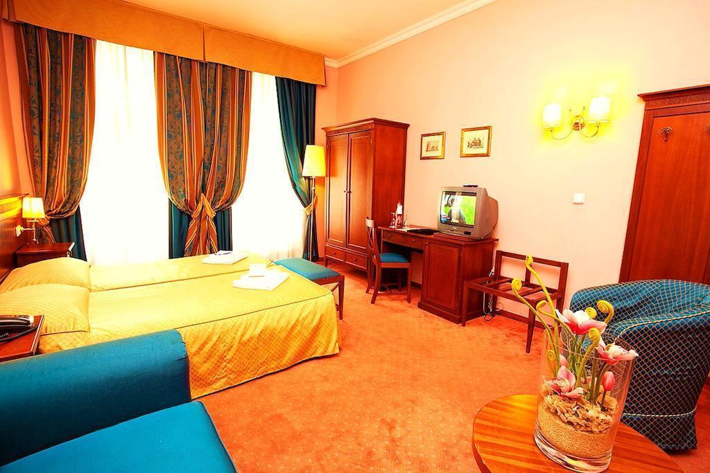 Отель Louis Leger 4*