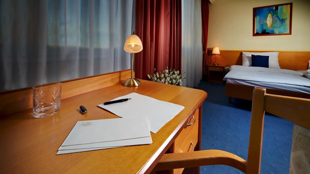 Top Hotel Praha 4* суреті