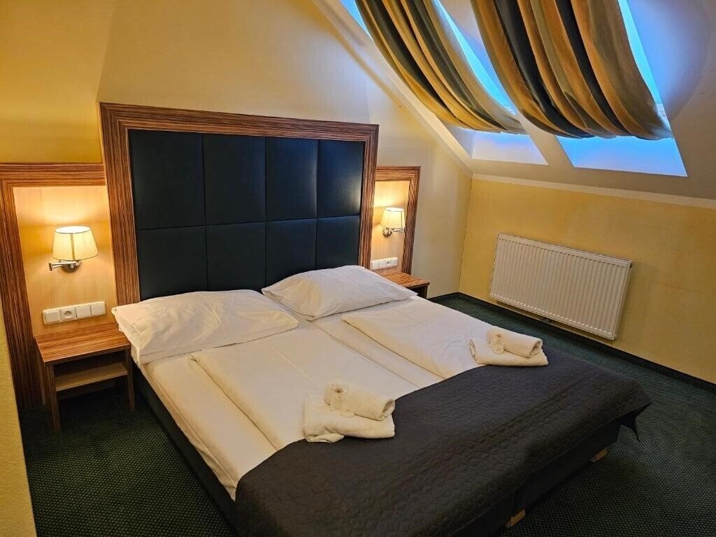 Картинка U Divadla 4*