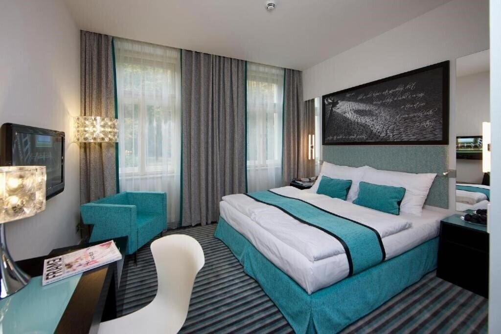 Отель Red & Blue Design Hotel Prague 4*