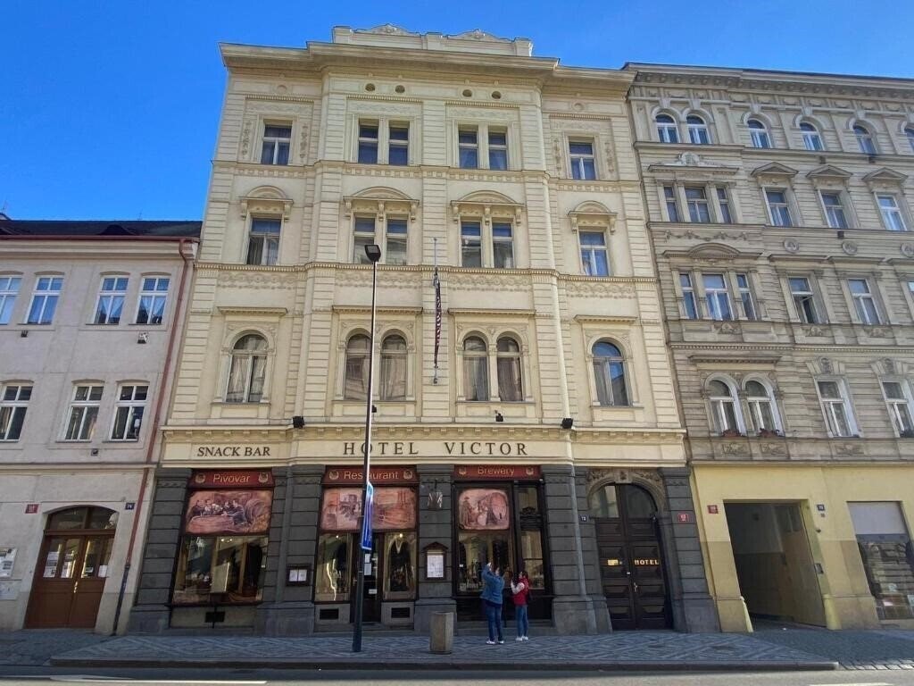 Отель Victor Praha 3*