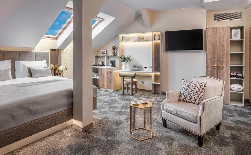 Отель Sovereign 4*