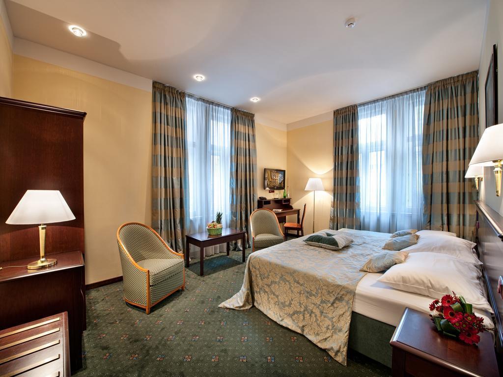 Отель Down Town 4*