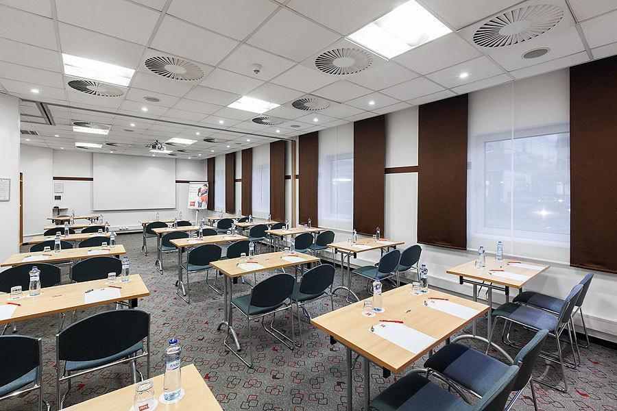 Ibis Mala Strana 3* суреті