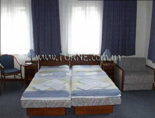 Отель Lomnice 3*