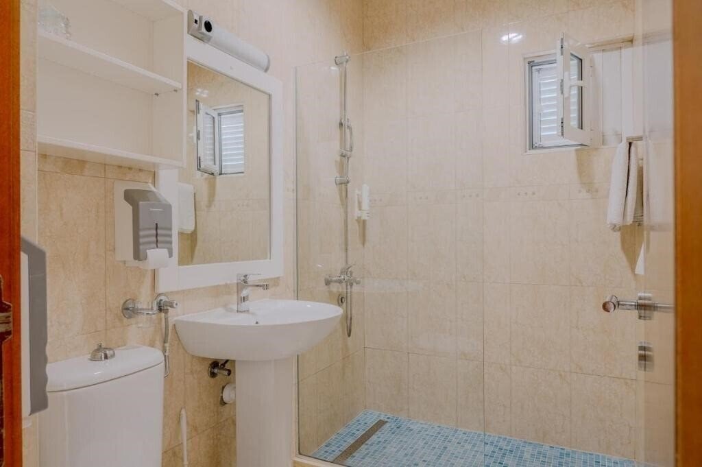 Фото R Hotel 3*