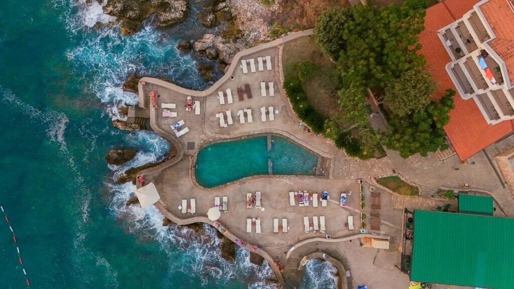 R Hotel 3* суреті