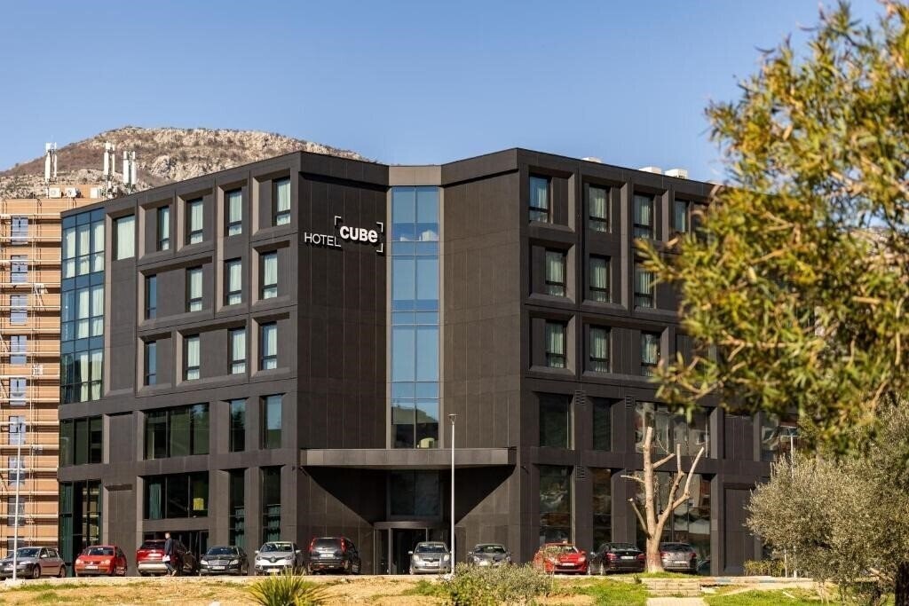 Отель Hotel Cube 4*