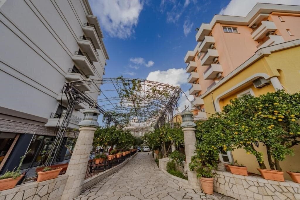 Фотография Hotel Pharos Bar 3*