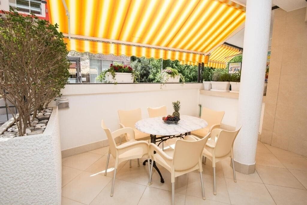 Отель Sofija Apartments Villa 4*